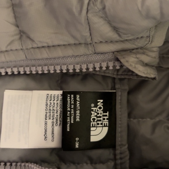 Gray north face, infant 0-3 Brand new - Picture 4 of 4
